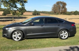 Ford Mondeo Hybrid, side